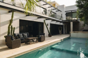 Stylish villa 4BR Concierge services & Pool Gated